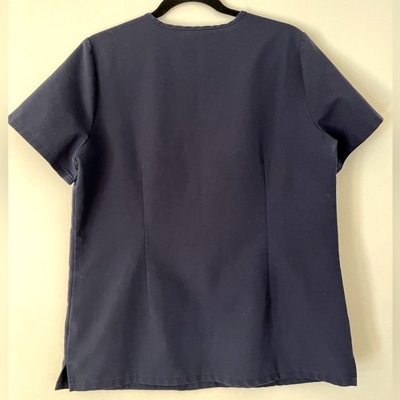 2 FIGS Navy Blue Casma 3 Pocket V Neck Scrub Tops Size M / W ✨ - Picture 6 of 10